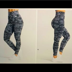 NWT Camo Seamless Leggings